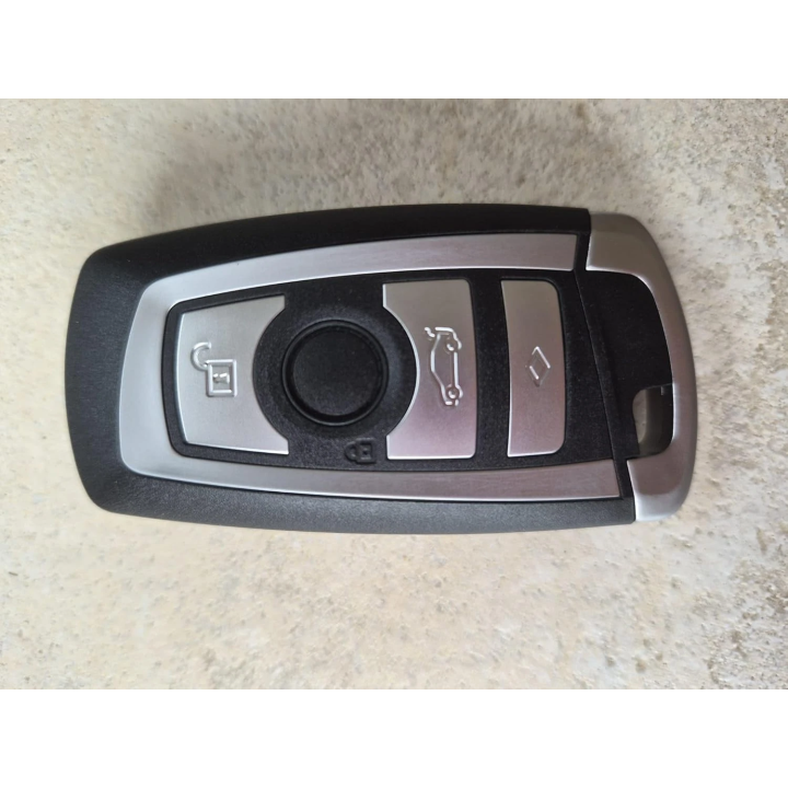 Clé vierge BMW 4 boutons avec transpondeur IPCF7945 HITAG Pro 49 FSK, fréquence 868 MHz et lame HU100, à programmer. face avant